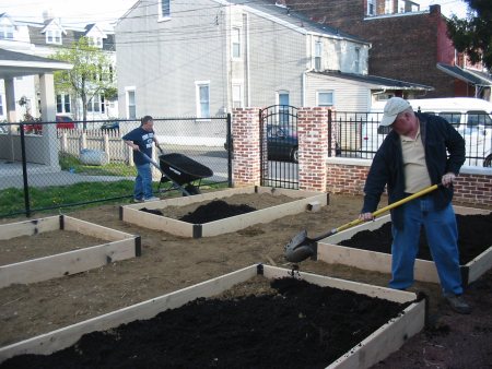 SUN LV volunteers fill plots in Allentown's Chestnut Street garden.